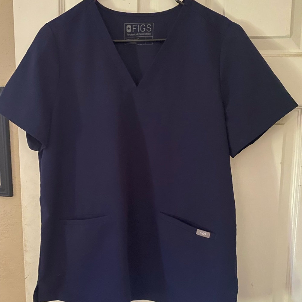 Figs 2 pocket scrub top navy